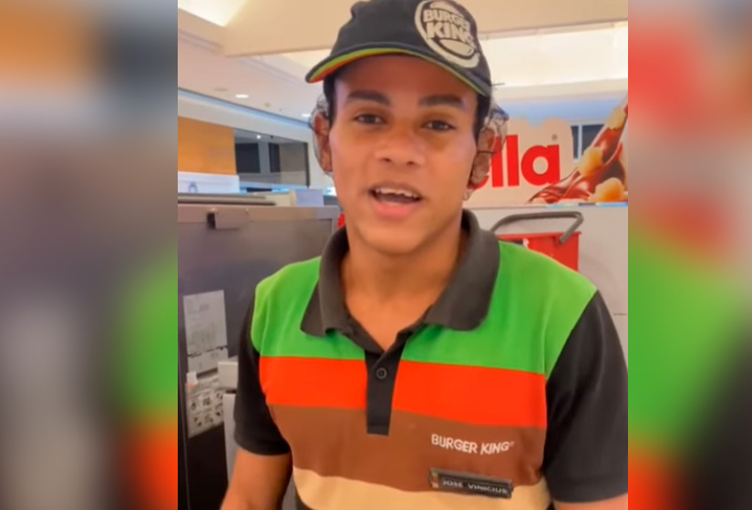 Funcionário da Burger King, urina no chão e diz não poder sair de quiosque