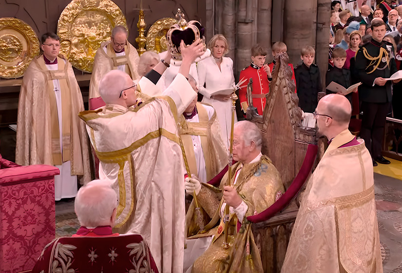 Rei Charles 3º é coroado em cerimônia histórica na Abadia de Westminster