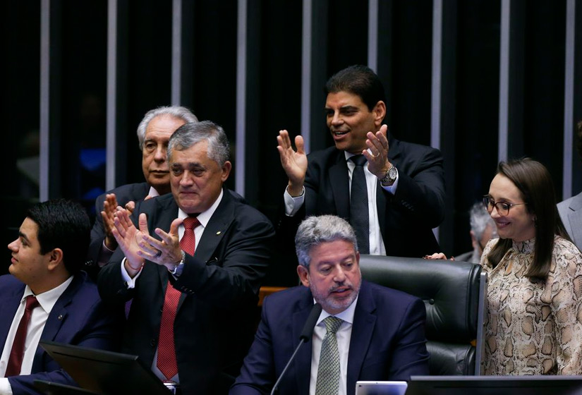 Câmara aprova urgência para projeto do arcabouço fiscal