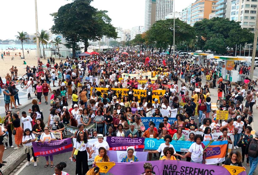 Marcha das Mulheres Negras toma conta de Copacabana