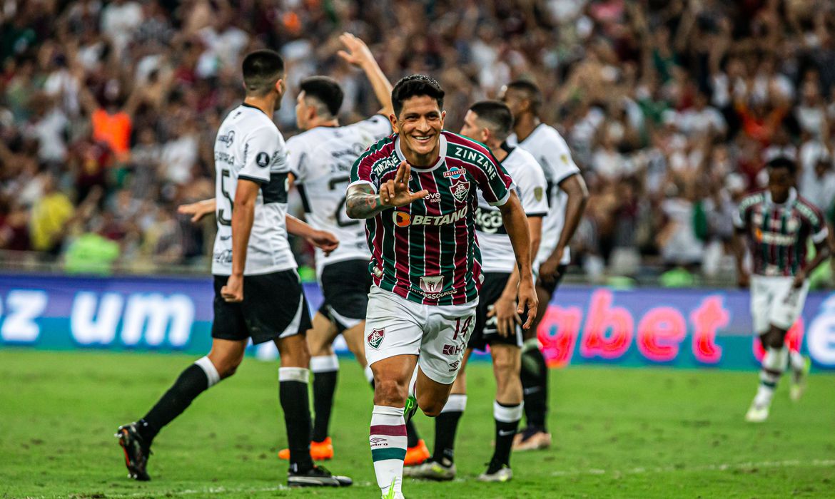 Fluminense joga bem e derrota o Olímpia no Maracanã