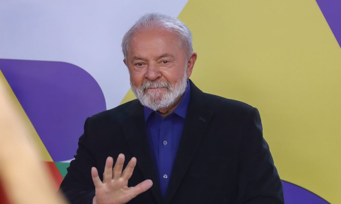 Lula faz balanço de governo e aconselha PT para eleição de 2024