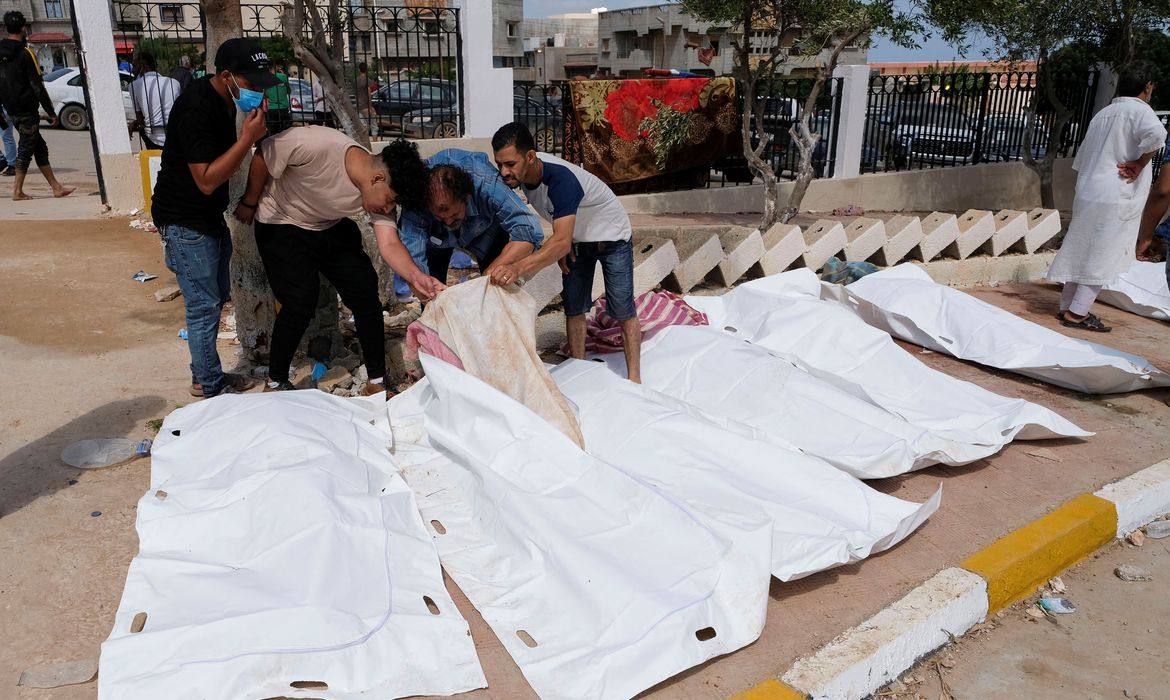 Autoridades líbias receiam que mortos cheguem a 20 mil após inundações