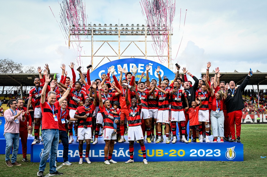 Nos pênaltis, Flamengo vence o Palmeiras e conquista o Brasileirão Sub-20