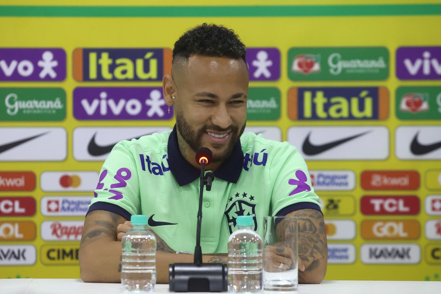 De volta à Seleção, Neymar exalta trabalho de Fernando Diniz e declara: “Senti saudade de casa”