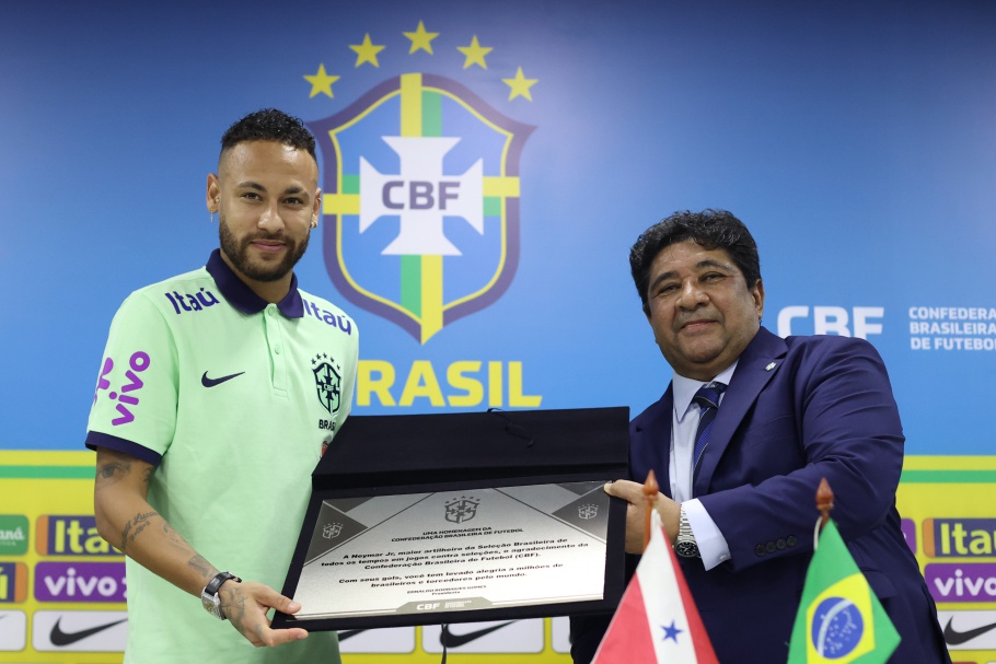 Neymar ganha homenagem da CBF ao se tornar o maior goleador do Brasil contra seleções