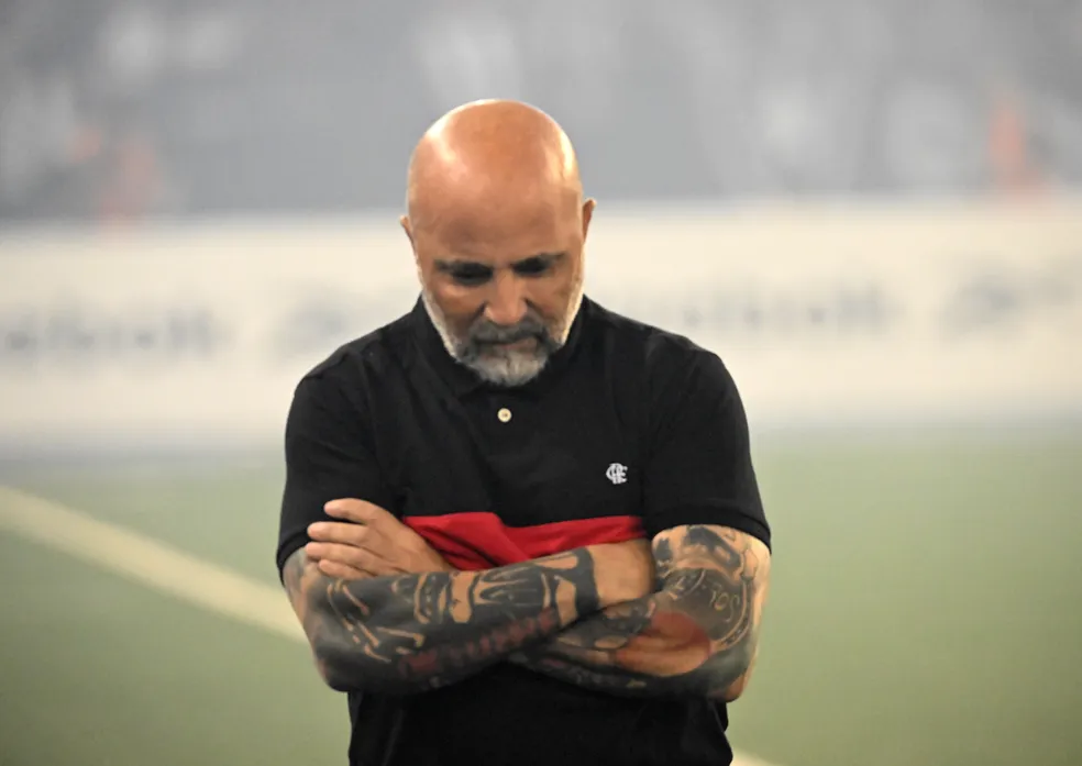 Torcida protesta e pede saída de Sampaoli