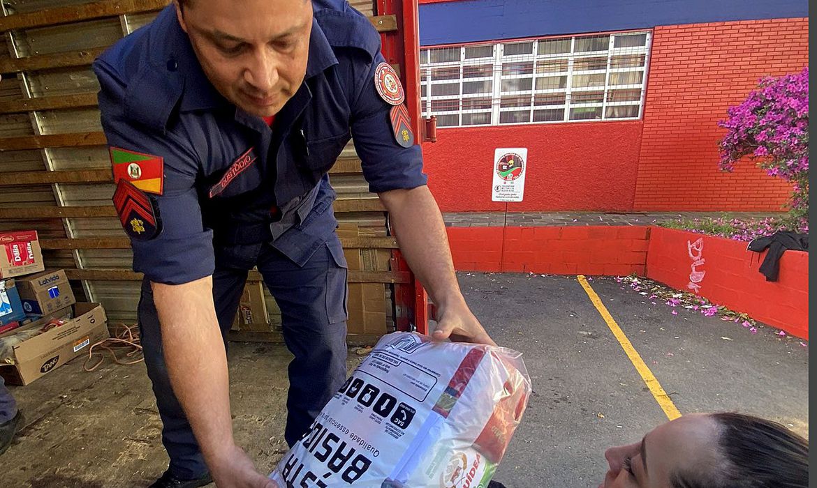 Cresce ajuda humanitária às vítimas das enchentes no Rio Grande do Sul