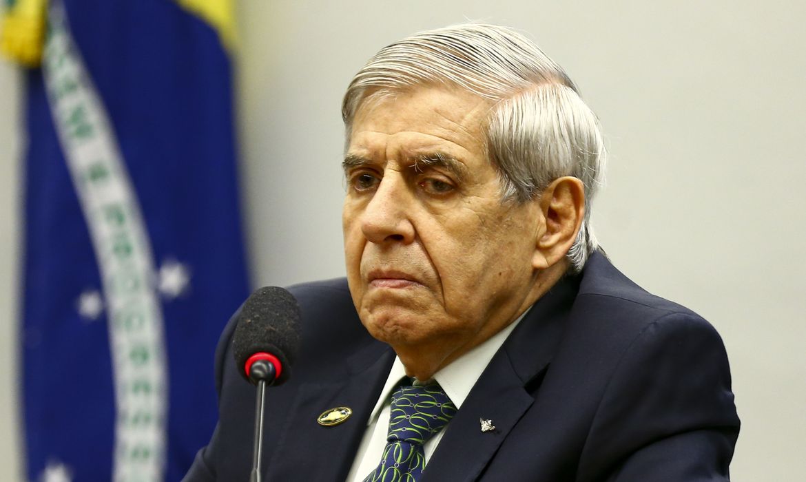 Zanin nega pedido do general Heleno de faltar a depoimento à CPMI