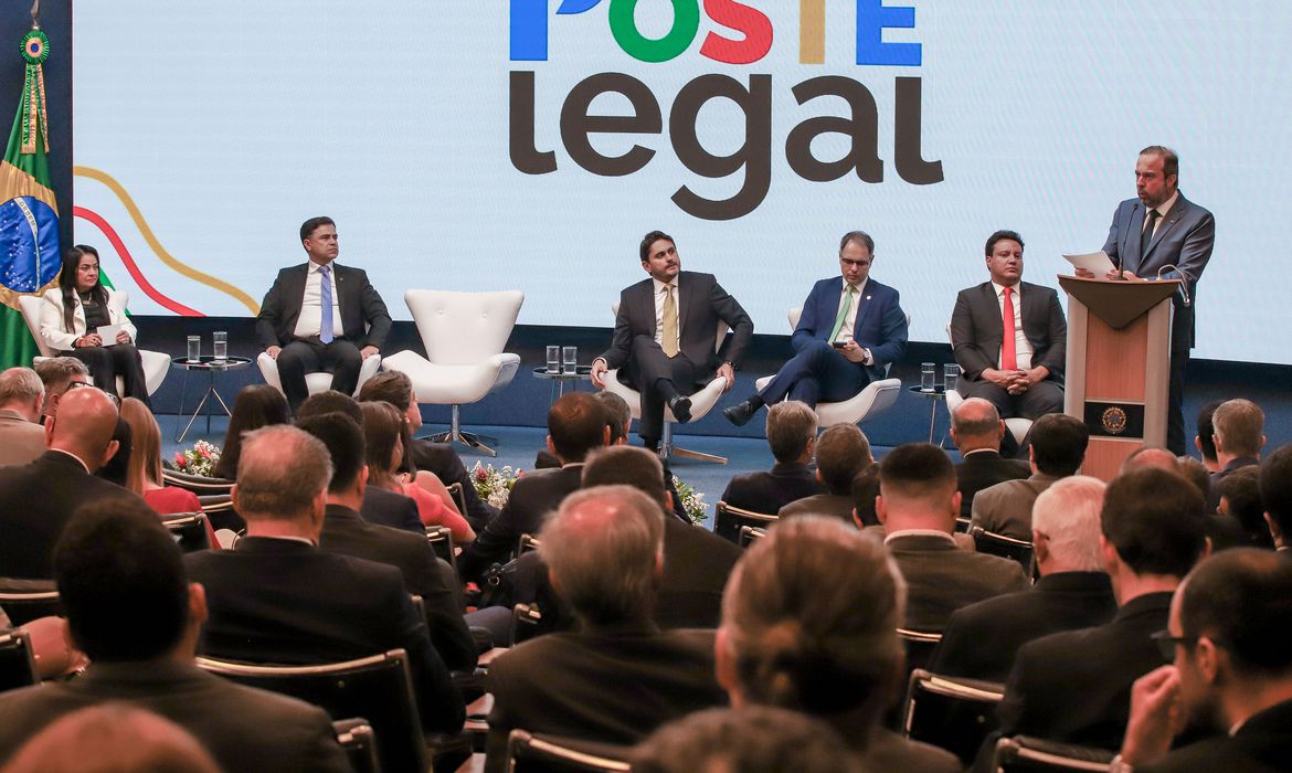 Governo cria normas para compartilhamento de postes de energia