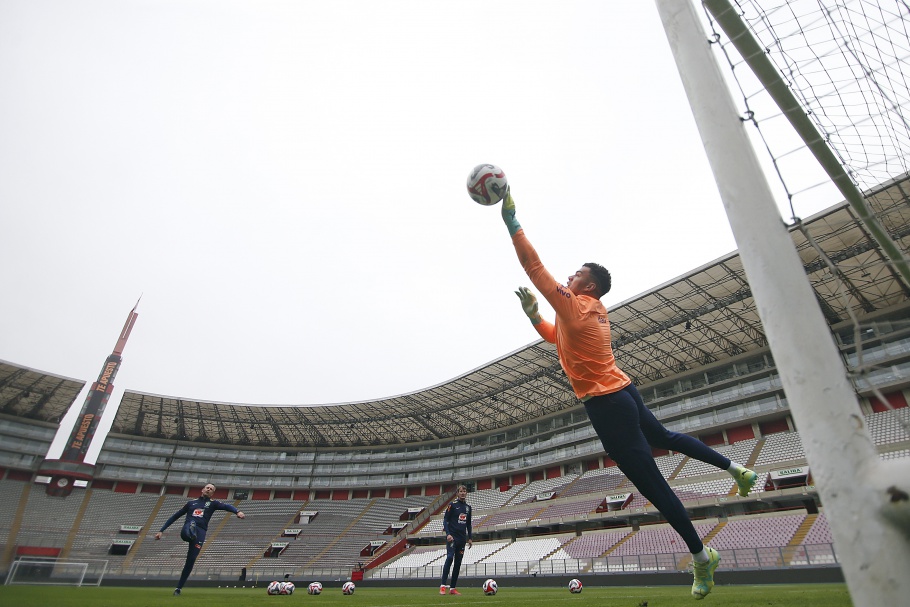 No palco do jogo, Seleção Brasileira encerra preparação para partida contra o Peru