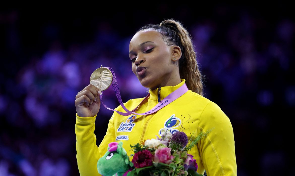 Ginasta Rebeca Andrade é bicampeã mundial do salto na Bélgica