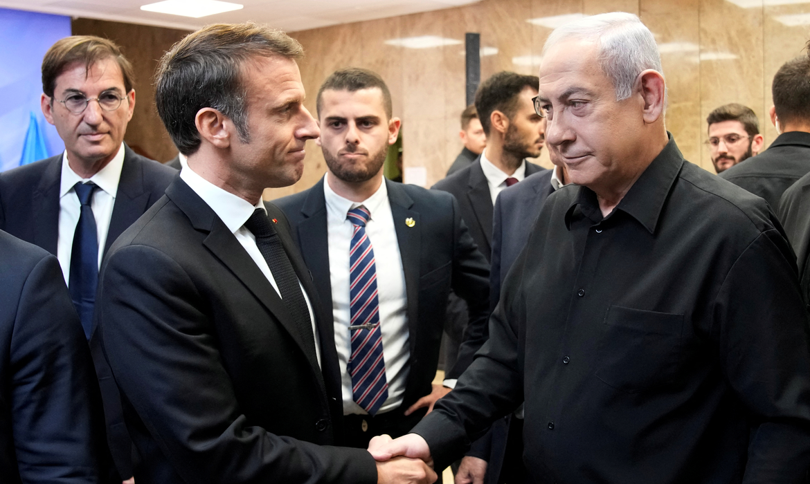 Macron propõe que coalizão anti-Estado Islâmico aja contra o Hamas