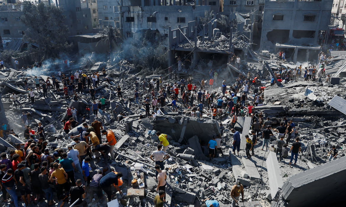 Após noite de ataque terrestre, Israel anuncia “várias” invasões