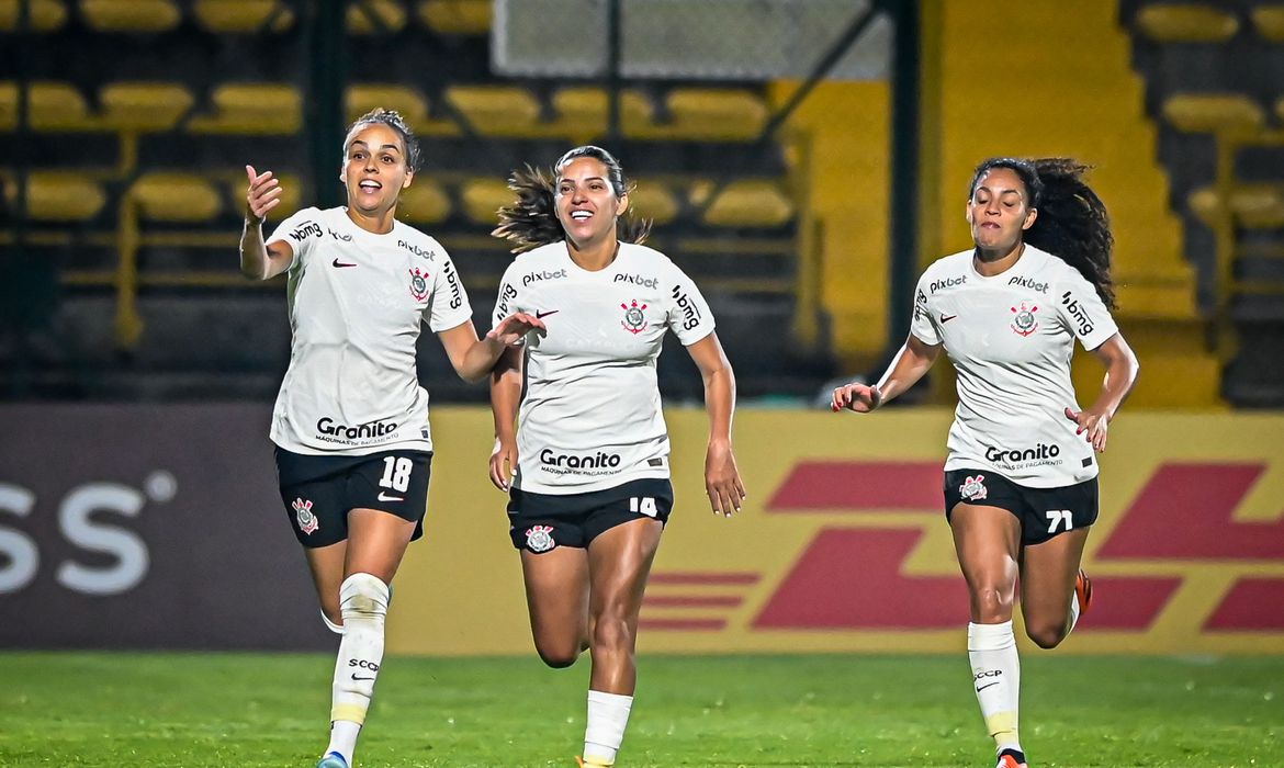 Millene leva Corinthians à vitória na Libertadores feminina