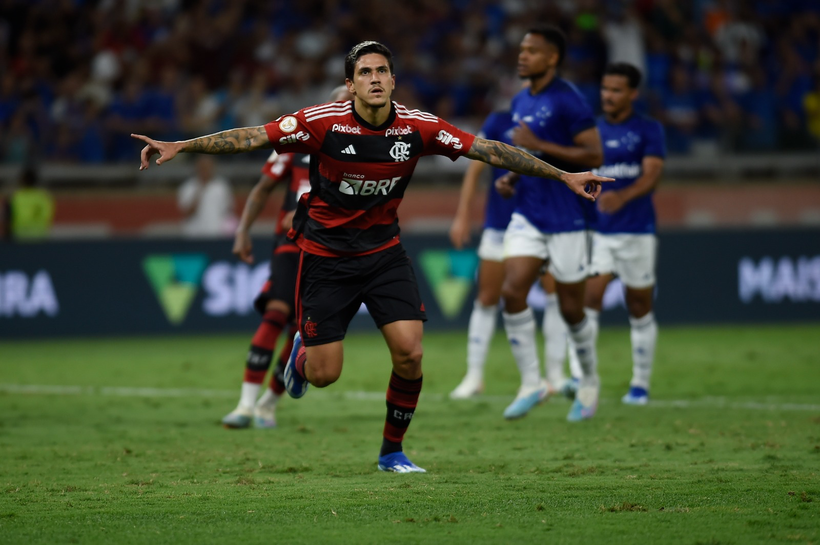 Na estreia de Tite, Flamengo vence o Cruzeiro por 2 a 0
