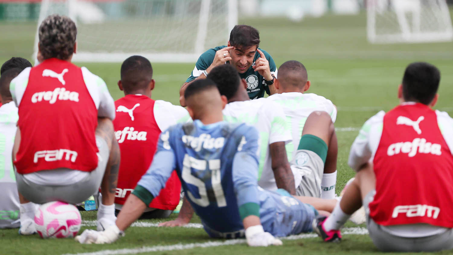 Palmeiras encara o São Paulo ainda sonhando com o título