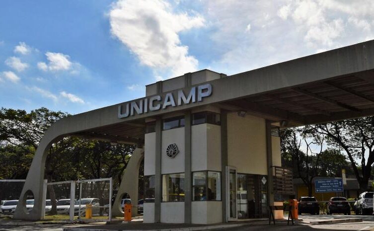Estudantes acusam professor de ataque com faca na Unicamp