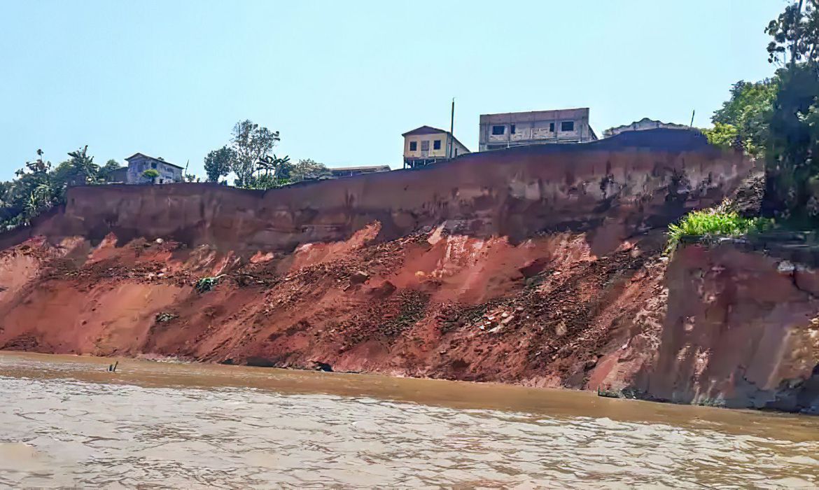 Deslizamento de terra em Beruri (AM) deixa um morto e 200 desabrigados