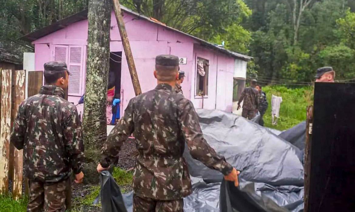 Sobe para 135 total de cidades atingidas por chuvas em Santa Catarina