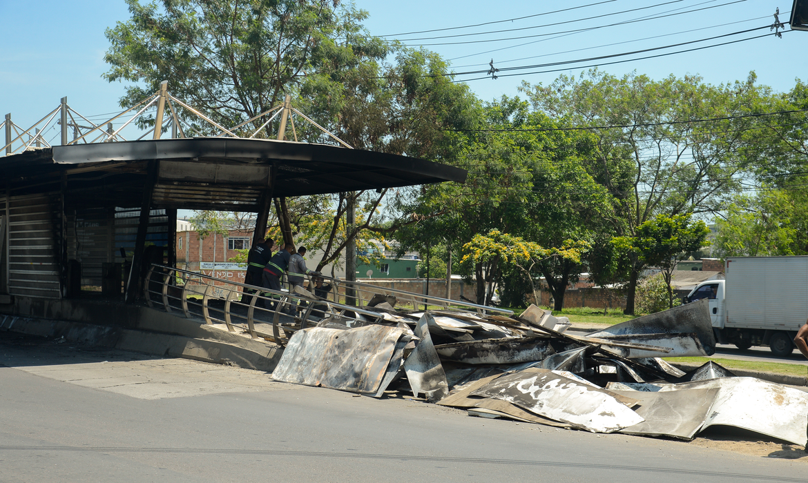 Prefeito do Rio divulga vídeo com flagrante de incêndio criminoso