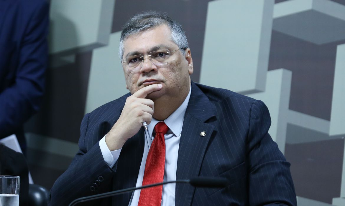 Dino não comparece à comissão da Câmara e quer ser ouvido em plenário