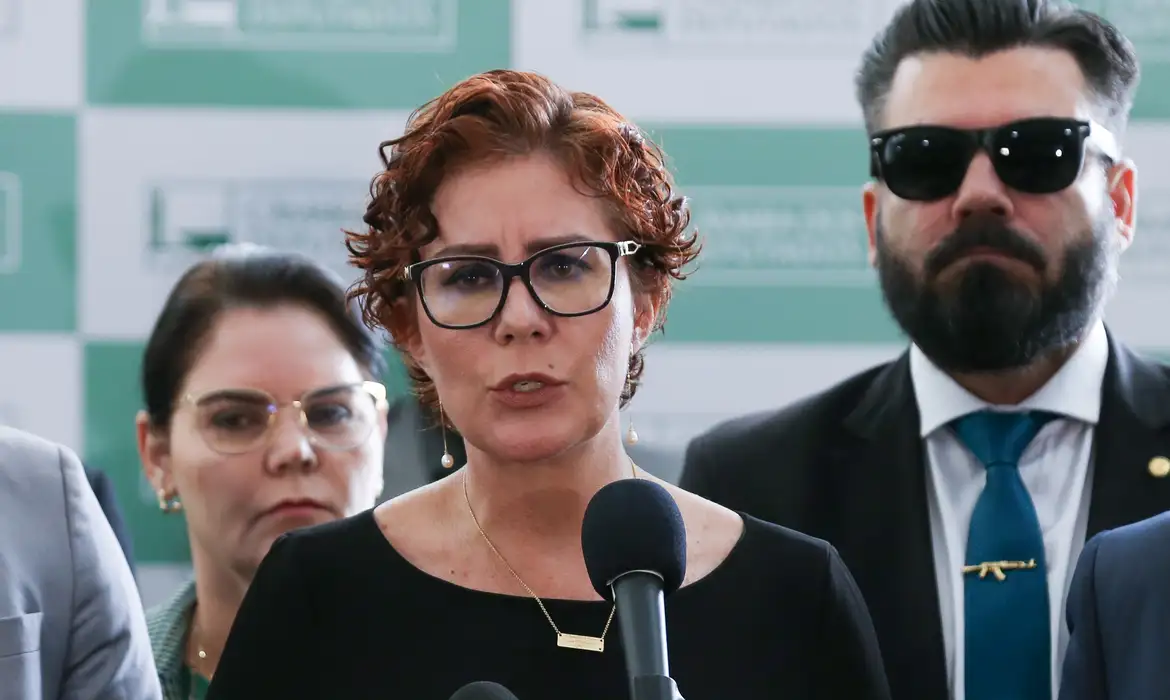 Carla Zambelli nega ter contratado hacker para prejudicar Moraes