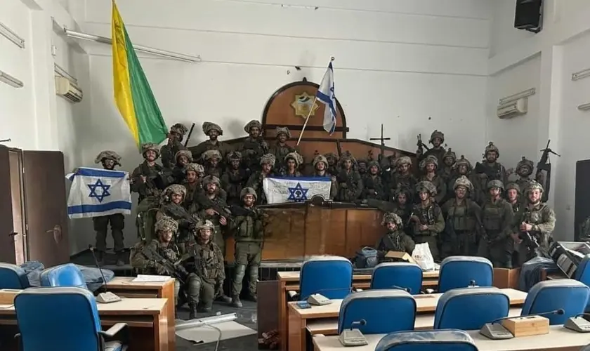 Exército toma parlamento do Hamas em Gaza