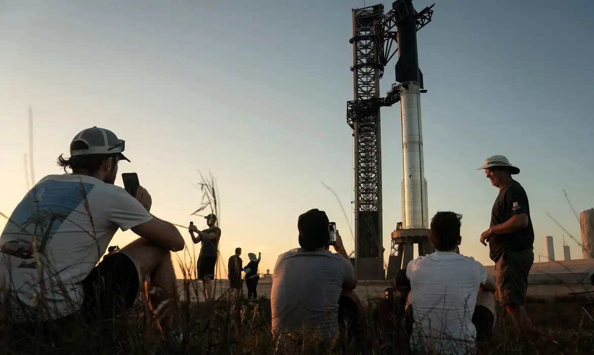 SpaceX programa lançamento de foguete neste sábado; acompanhe