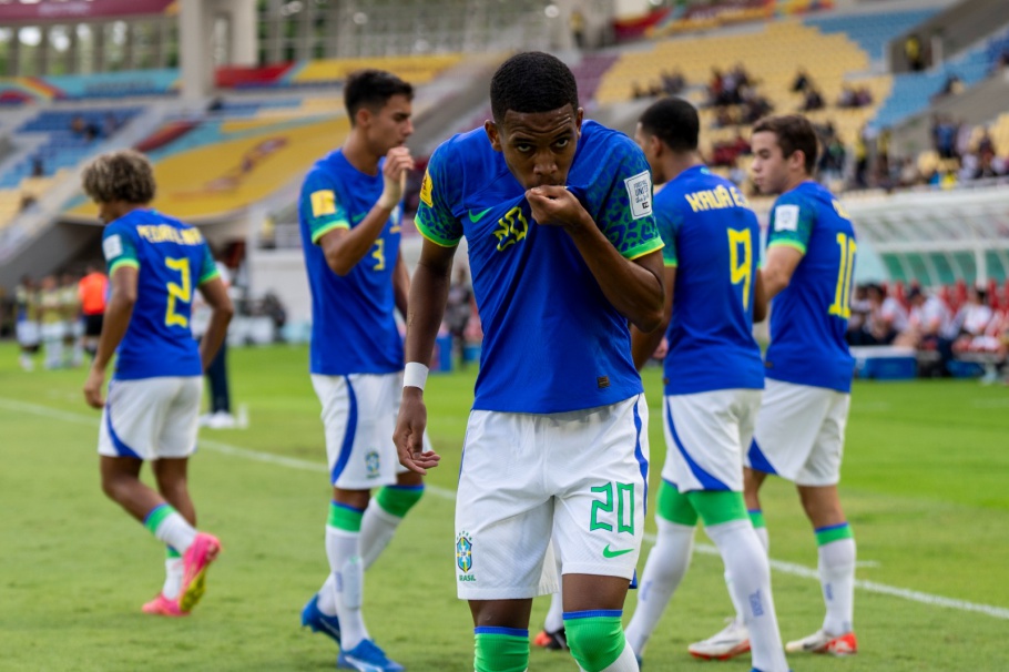 Estevão e Luighi decidem, e Brasil está nas quartas da Copa do Mundo Sub-17