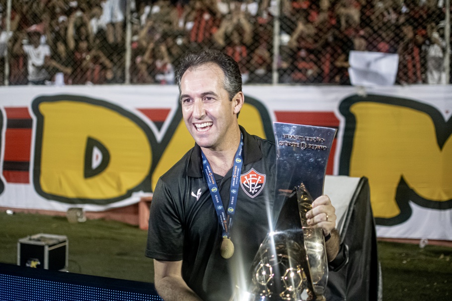 Léo Condé, campeão pelo Vitória, vai colecionando títulos