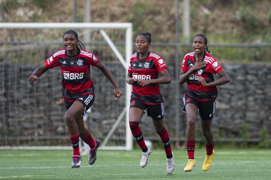 Flamengo larga na frente nas semifinais do Brasileirão Feminino Sub-17