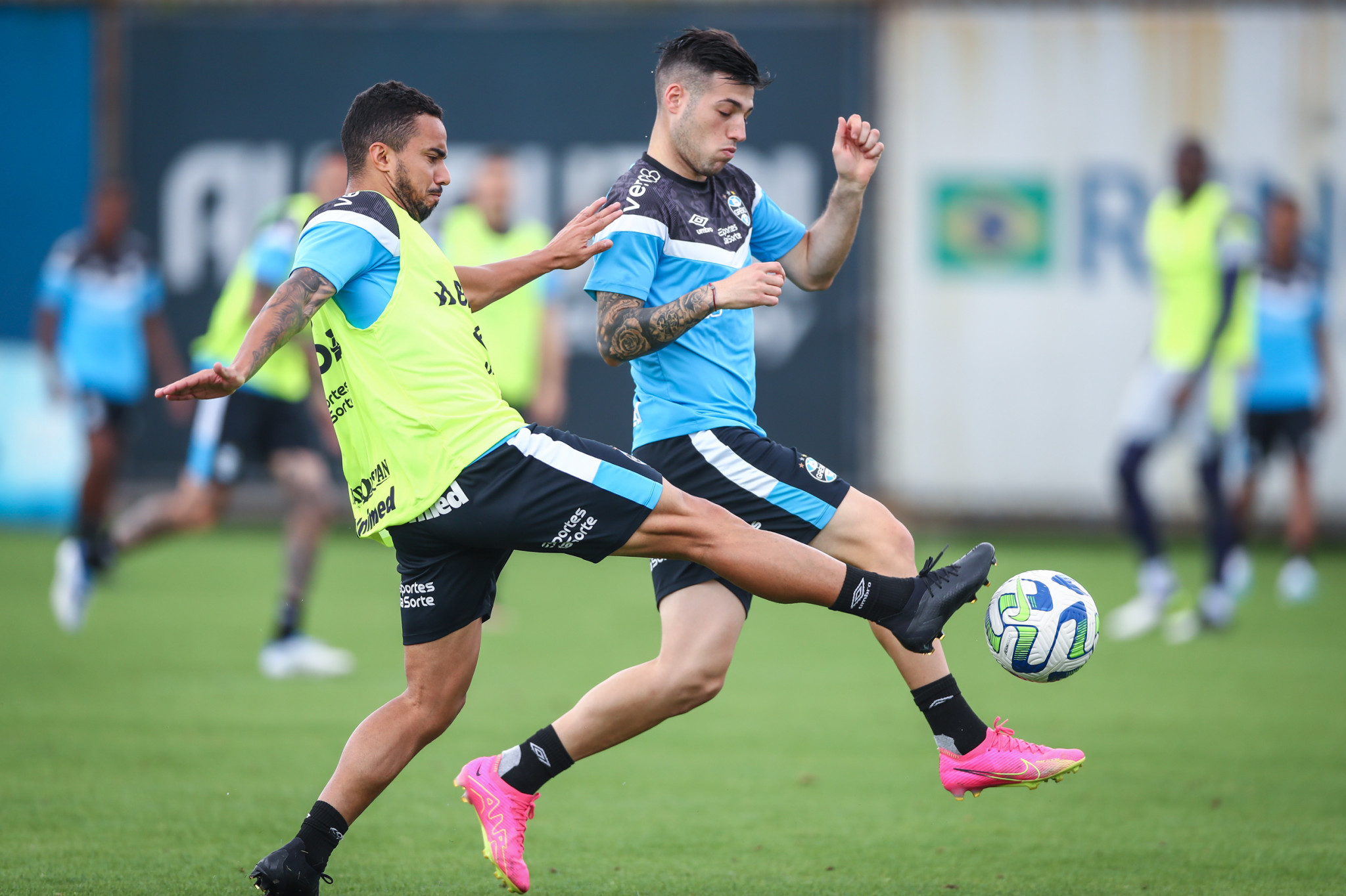 Grêmio finaliza preparativos e viaja para enfrentar o Coritiba