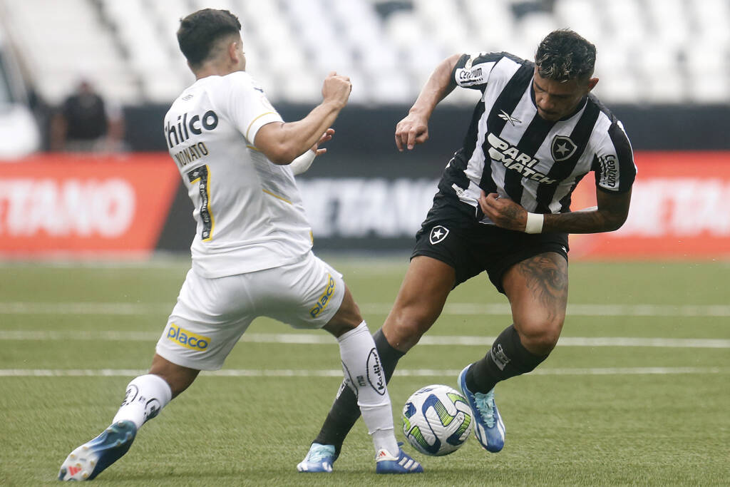 Botafogo empata com o Santos e fica mais longe do título