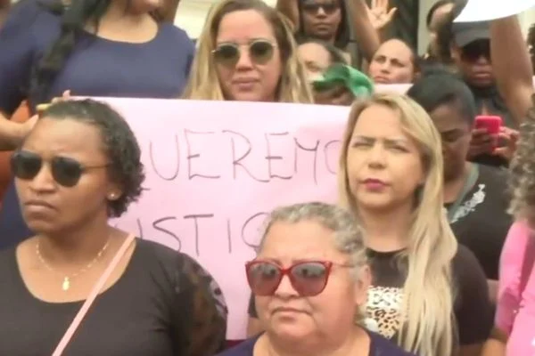 Família de Sara Mariano faz protesto em Salvador e pede para ver a neta