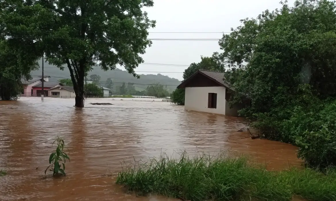 Chuvas causam morte e estragos no Rio Grande do Sul