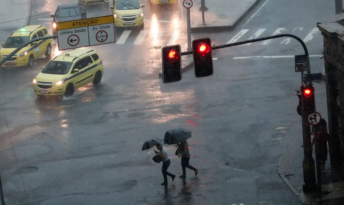 Fim de semana terá temporais e ventos fortes no Sudeste e Centro-Oeste