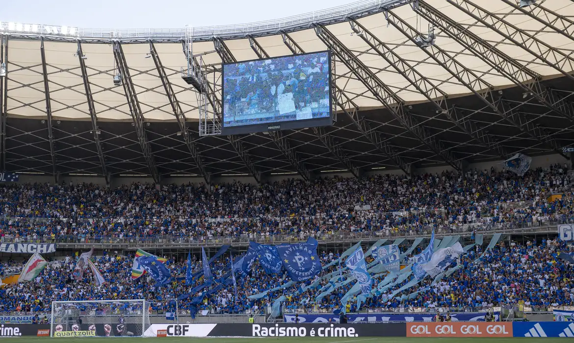 Cruzeiro enfrenta Athletico com torcida, após STJD aceitar recurso