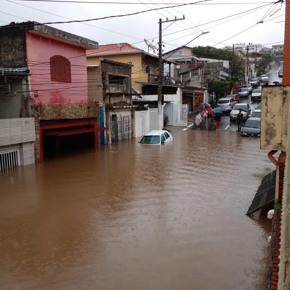 Sobe para sete o número de mortes causadas por temporal em São Paulo