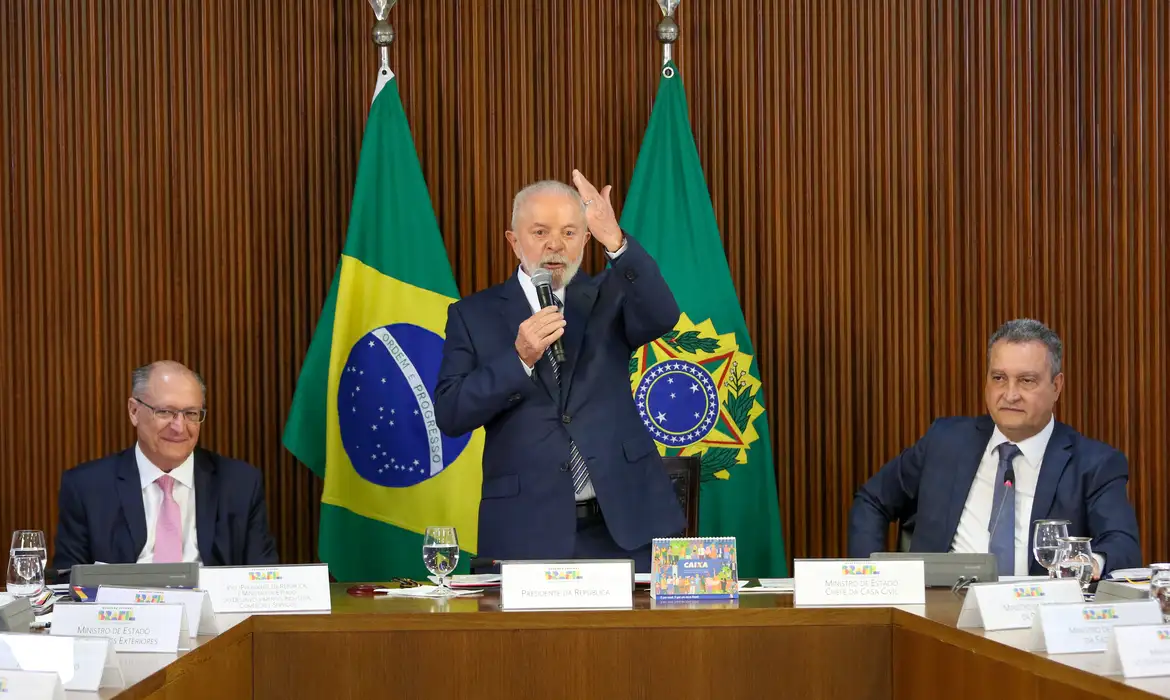 Lula pede que ações do governo sejam agregadas em uma única marca