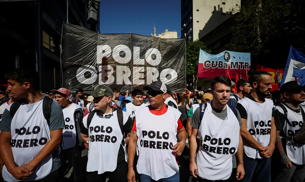 Principal central sindical da Argentina convoca greve geral em janeiro