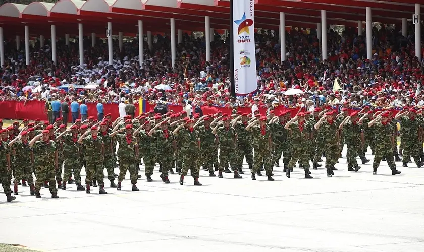 Maduro convoca referendo sobre anexação e mobiliza militares