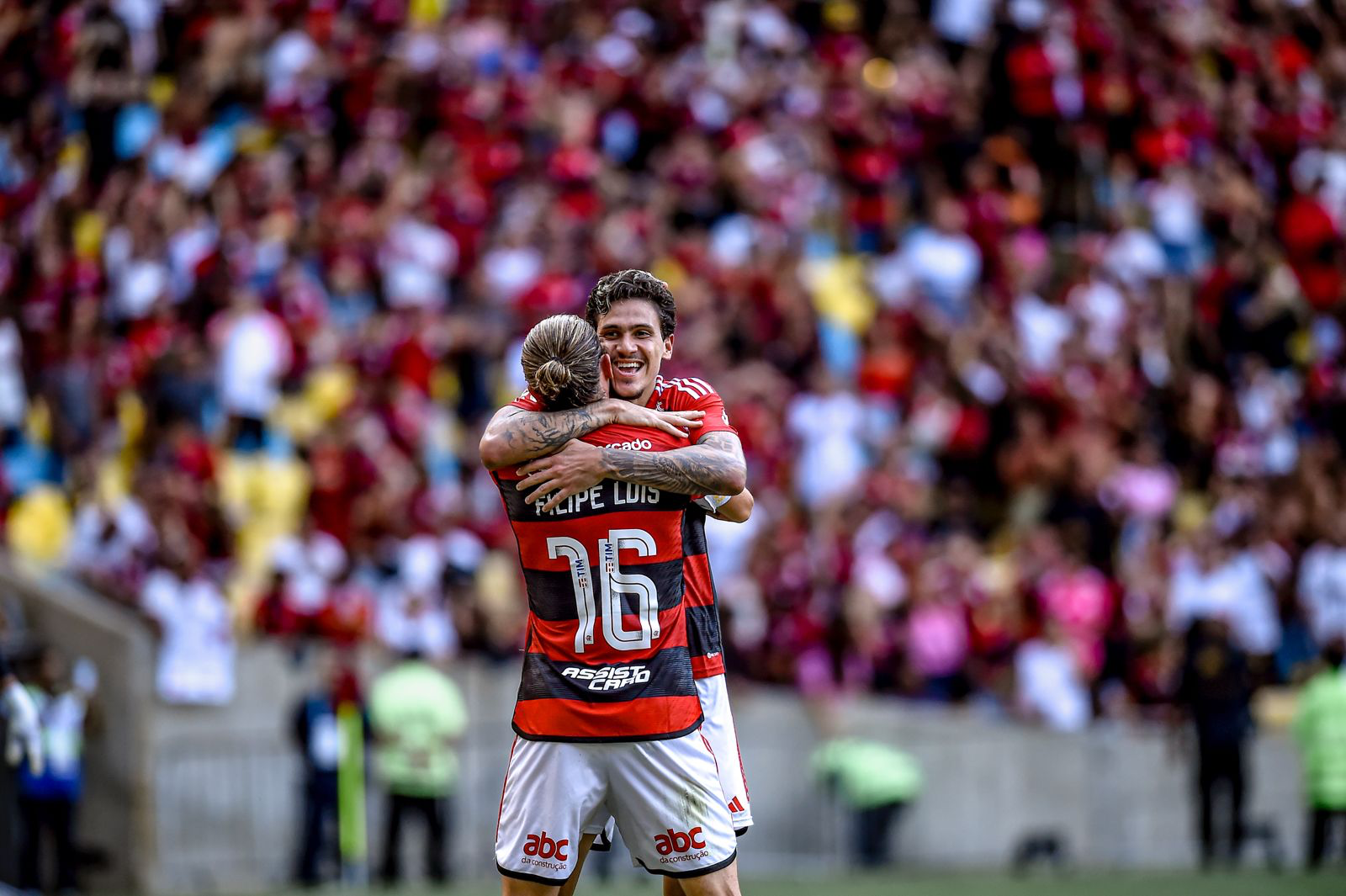 Flamengo vence o Cuiabá no Maracanã e segue no G4 do Brasileirão