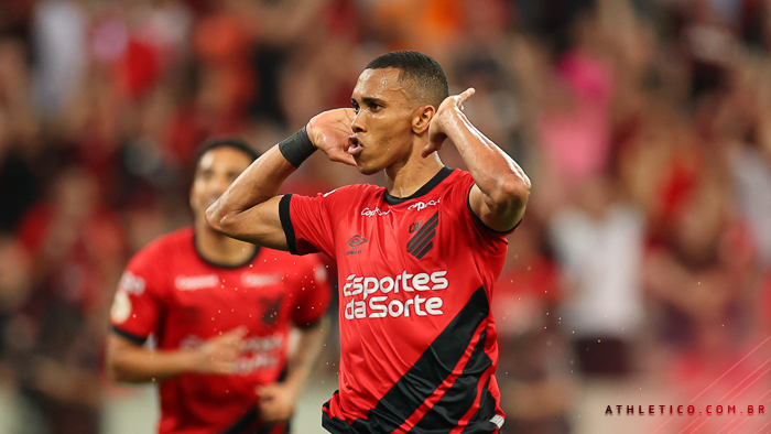 Athletico Paranaense vence e complica a vida do Santos