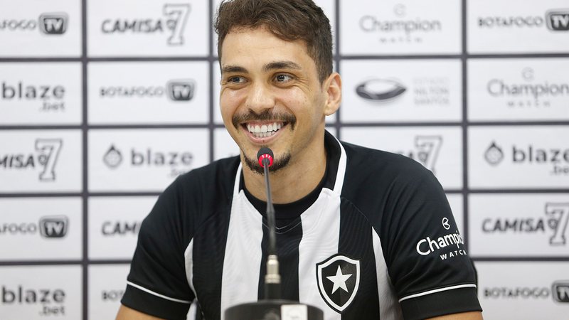 Corinthians sonda meia Eduardo do Botafogo