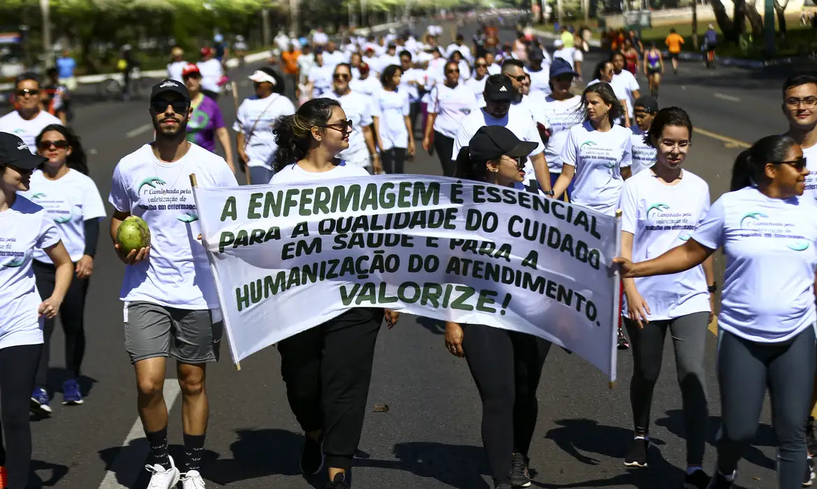 STF deve finalizar julgamento de recursos sobre piso da enfermagem