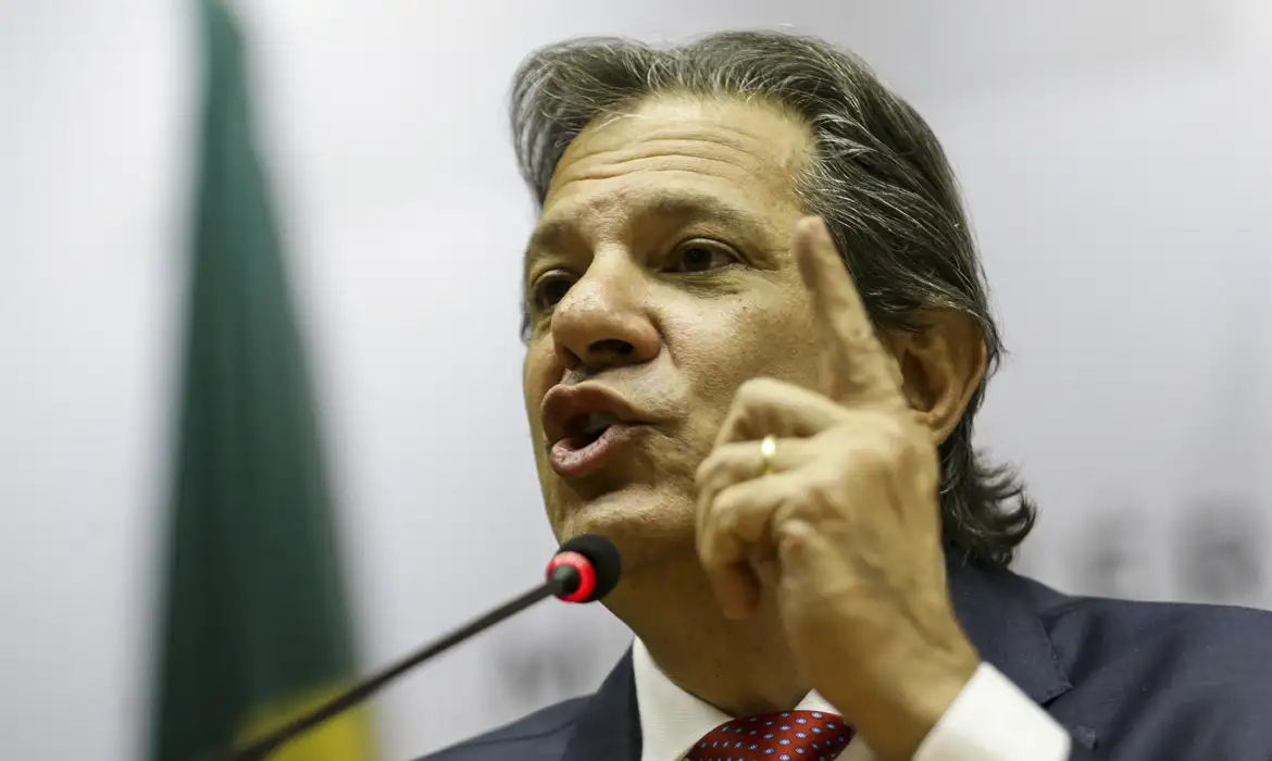 Haddad anuncia medidas de arrecadação com reoneração gradual da folha