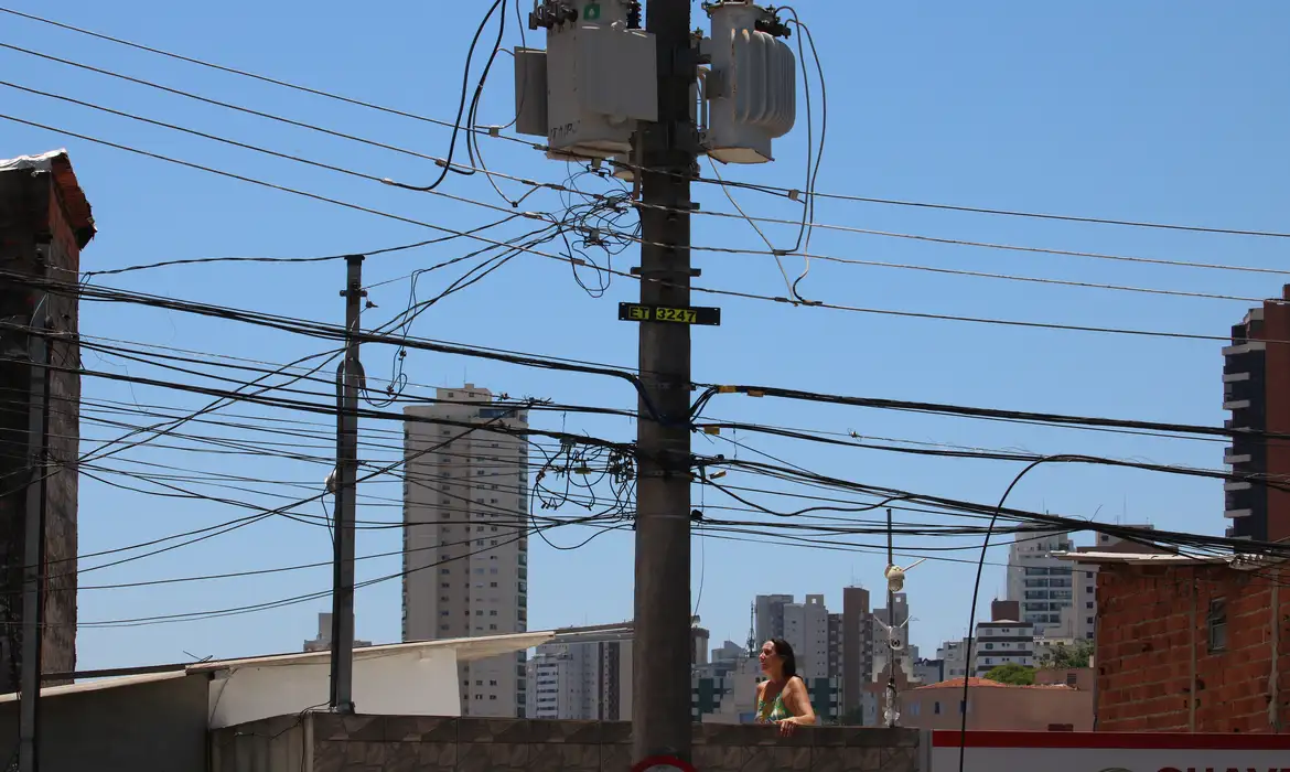 Justiça determina que Enel reduza casos de falta de energia