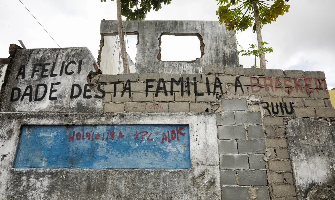 Operação apura crimes na exploração de sal-gema em Maceió