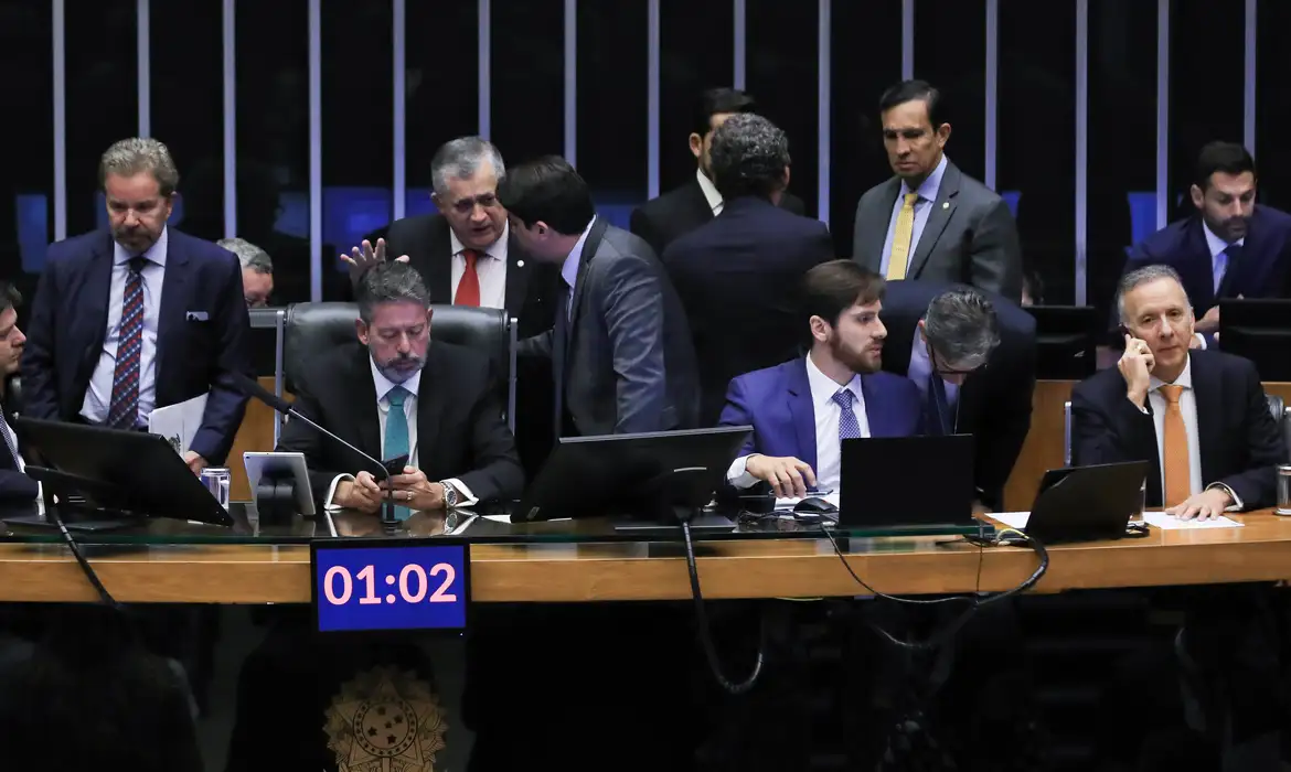 Relatório da reforma tributária mantém alívio a profissionais liberais